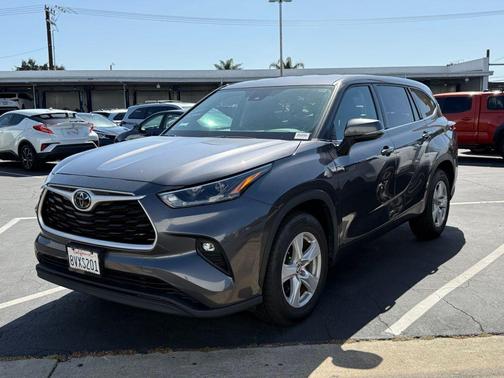 Magnetic Gray Metallic 2021 Toyota Highlander LE