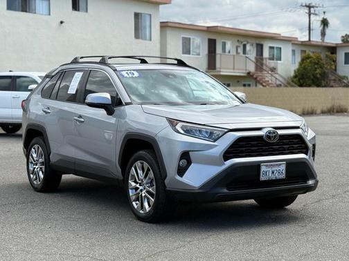 Silver Sky Metallic 2019 Toyota RAV4 XLE Premium