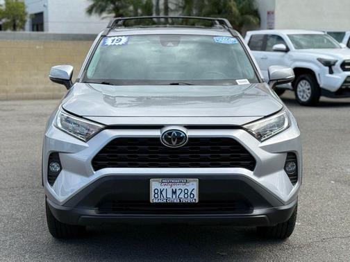 Silver Sky Metallic 2019 Toyota RAV4 XLE Premium