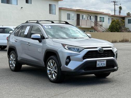 Silver Sky Metallic 2019 Toyota RAV4 XLE Premium