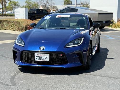 Trueno Blue 2025 Toyota GR86 Premium