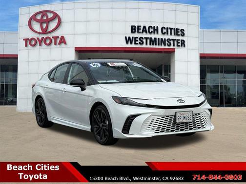 Wind Chill Pearl/Midnight Black Metallic 2025 Toyota Camry XSE