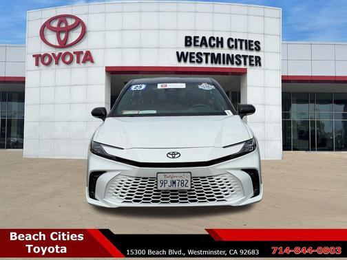 Wind Chill Pearl/Midnight Black Metallic 2025 Toyota Camry XSE