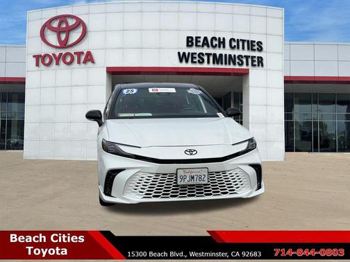 Wind Chill Pearl/Midnight Black Metallic 2025 Toyota Camry XSE