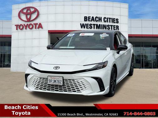 Wind Chill Pearl/Midnight Black Metallic 2025 Toyota Camry XSE