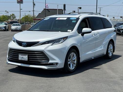 Wind Chill Pearl 2025 Toyota Sienna Limited
