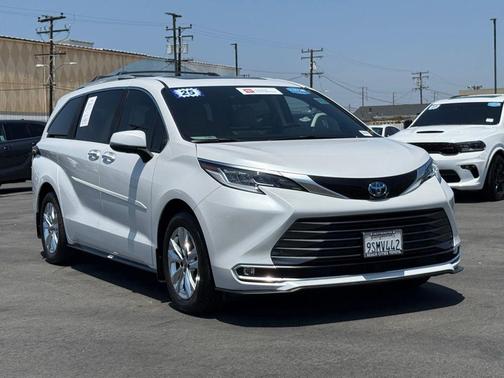 Wind Chill Pearl 2025 Toyota Sienna Limited