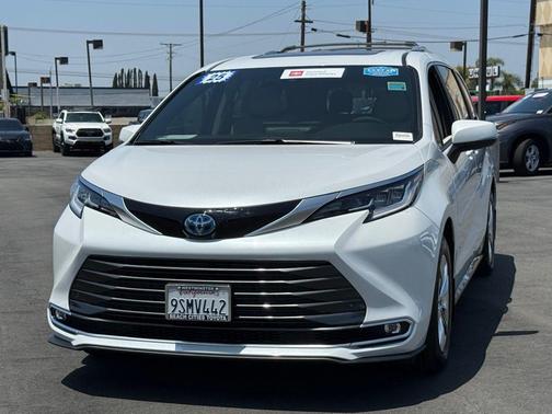 Wind Chill Pearl 2025 Toyota Sienna Limited