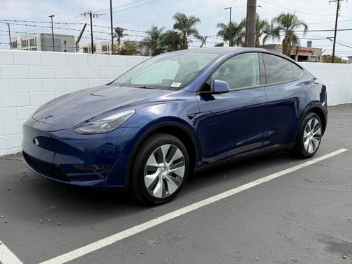 Blue 2024 Tesla Model Y Long Range Single Motor Rear-Wheel Drive