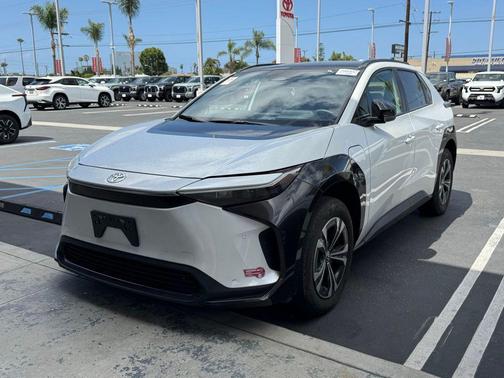 Wind Chill Pearl 2024 Toyota bZ4X XLE