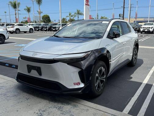 Wind Chill Pearl 2024 Toyota bZ4X XLE
