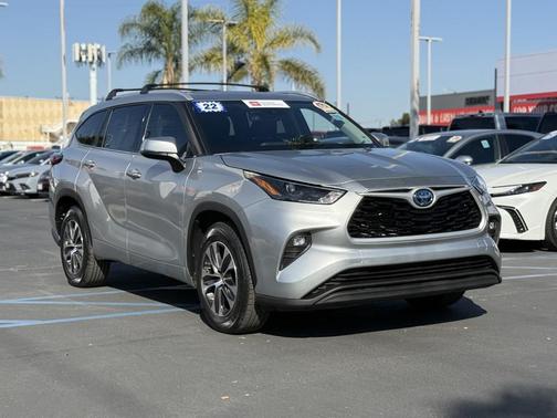 2022 Toyota Highlander Hybrid XLE