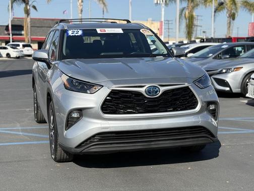 2022 Toyota Highlander Hybrid XLE