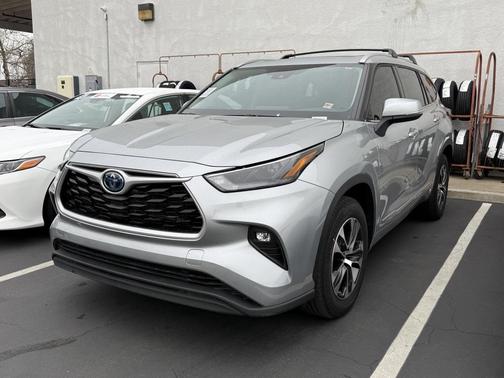 2022 Toyota Highlander Hybrid XLE
