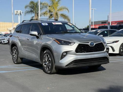 2022 Toyota Highlander Hybrid XLE