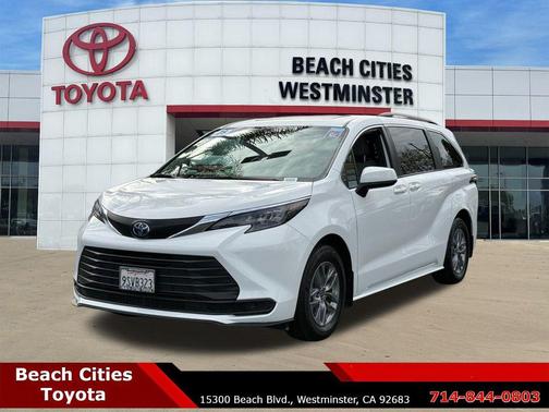 2025 Toyota Sienna LE