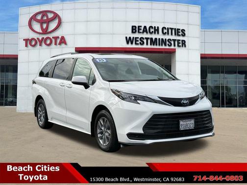 2025 Toyota Sienna LE