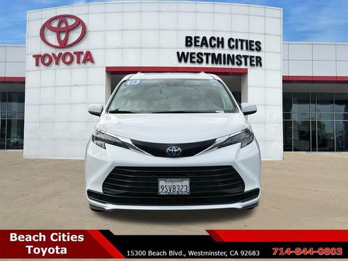 2025 Toyota Sienna LE