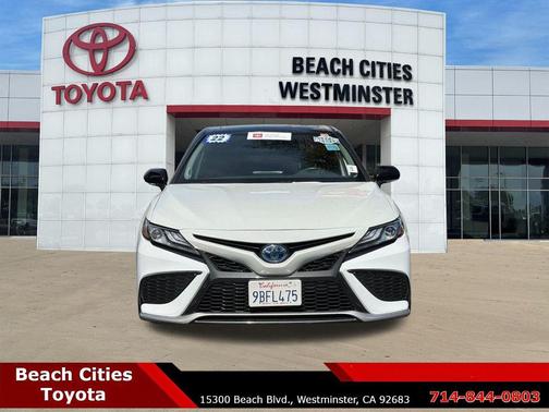Wind Chill Pearl/Midnight Black Metallic 2022 Toyota Camry XSE