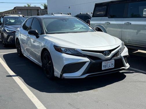 Wind Chill Pearl/Midnight Black Metallic 2022 Toyota Camry XSE
