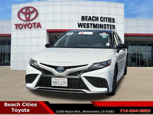 Wind Chill Pearl/Midnight Black Metallic 2022 Toyota Camry XSE