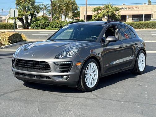 Agate Grey Metallic 2018 Porsche Macan Macan Sport Edition