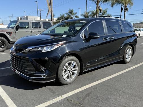 2021 Toyota Sienna Limited 7-Passenger