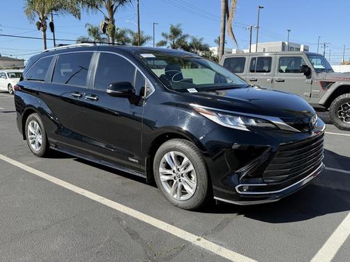 2021 Toyota Sienna Limited 7-Passenger