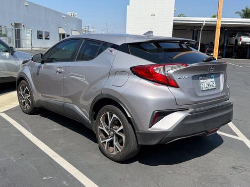 Silver Knockout Metallic 2018 Toyota C-HR XLE Premium