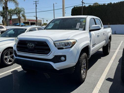 Super White 2018 Toyota Tacoma SR5