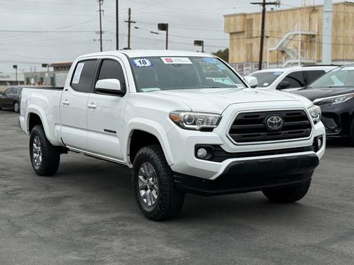 Super White 2018 Toyota Tacoma SR5