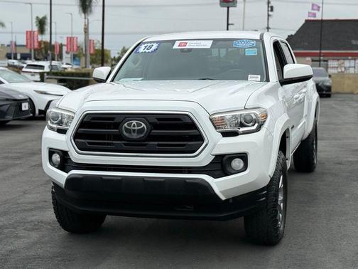 Super White 2018 Toyota Tacoma SR5