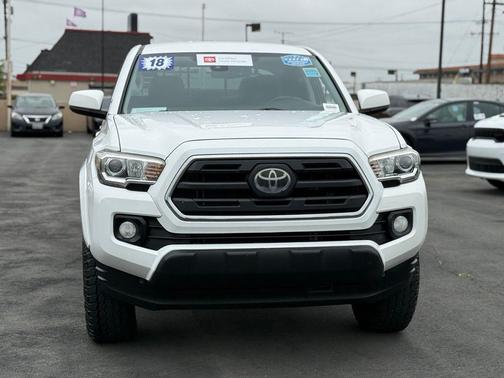 Super White 2018 Toyota Tacoma SR5
