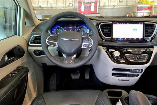 2022 Chrysler Pacifica Touring-L