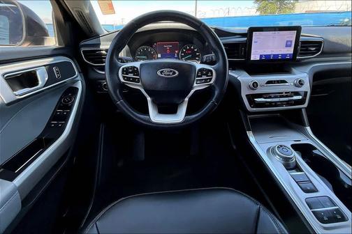 Agate Black 2022 Ford Explorer XLT