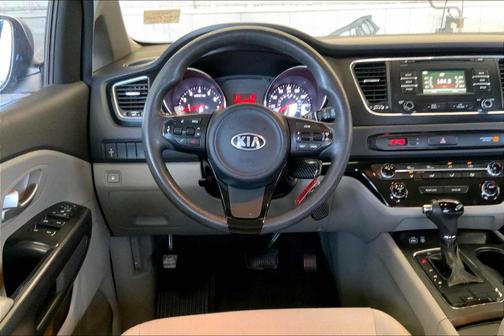 2016 Kia Sedona L