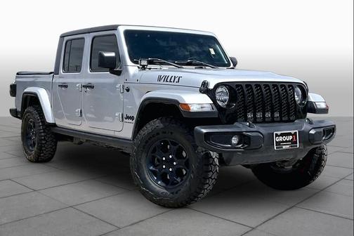 Silver Zynith Clearcoat 2023 Jeep Gladiator Willys 4x4