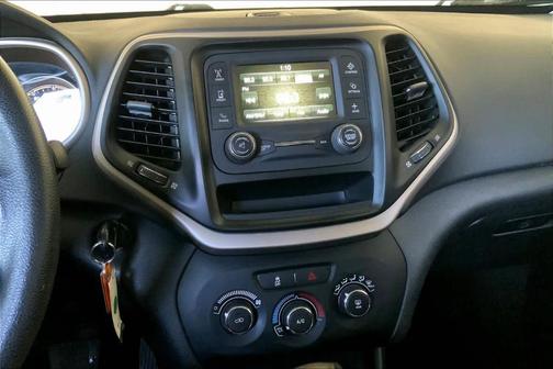 2017 Jeep Cherokee Sport