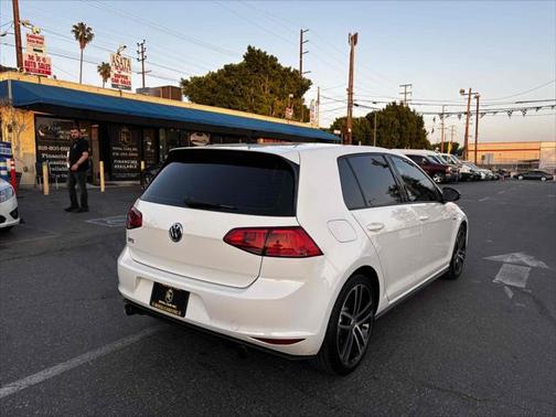 2017 Volkswagen Golf GTI 2.0T SE 4-Door