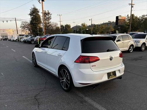2017 Volkswagen Golf GTI 2.0T SE 4-Door