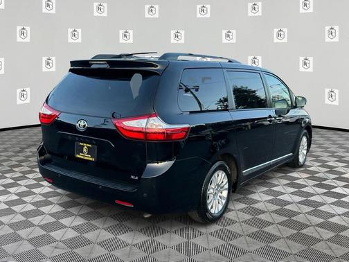 Midnight Black Metallic 2016 Toyota Sienna XLE Premium