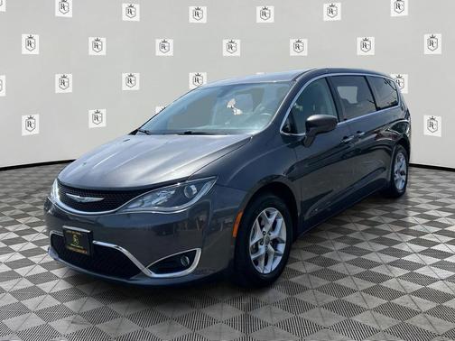 Granite Crystal Metallic Clearcoat 2019 Chrysler Pacifica Touring Plus