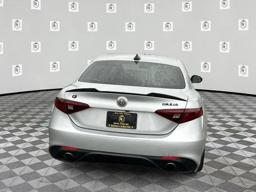 2018 Alfa Romeo Giulia Base