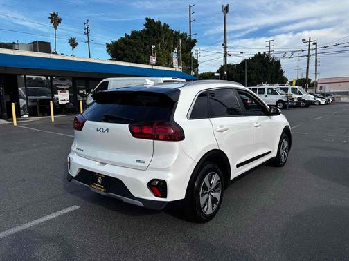 2022 Kia Niro LX
