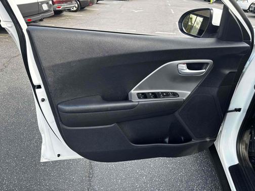 2022 Kia Niro LX