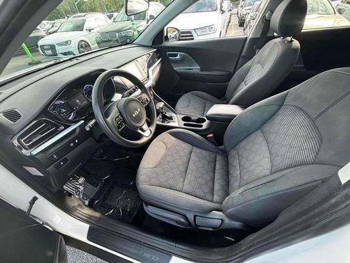 2022 Kia Niro LX