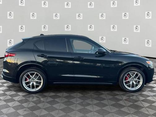 Vulcano Black Metallic 2020 Alfa Romeo Stelvio Ti Sport