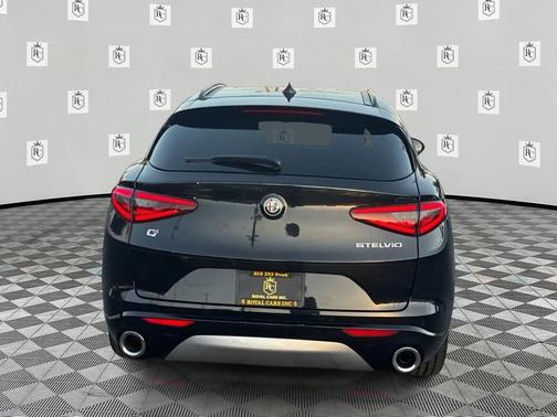 Vulcano Black Metallic 2020 Alfa Romeo Stelvio Ti Sport