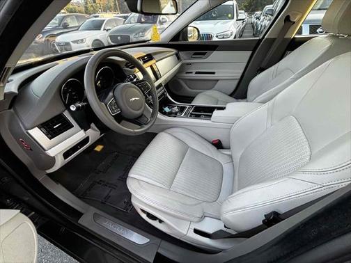2016 Jaguar XF 35t Prestige