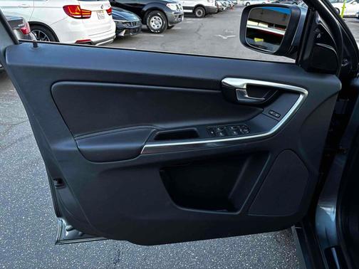 2016 Volvo XC60 T5 Drive-E Platinum